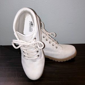 Cliffs by White Mountain Ladies 'Pevie' White/Cream